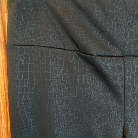 No Boundaries Women's Crocodile Embossed Leggings Black Juniors Size Medium - Picture 5 of 9
